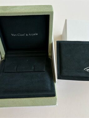 Van Cleef & Arpels Earrings Jewelry Box